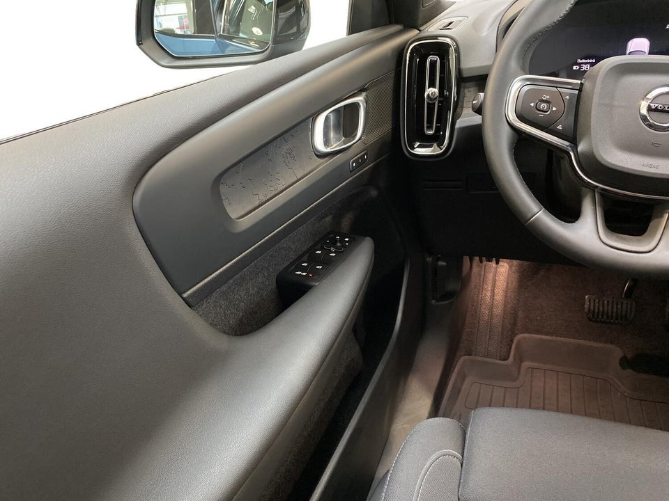 Volvo EX40 Extended Range Plus 5d