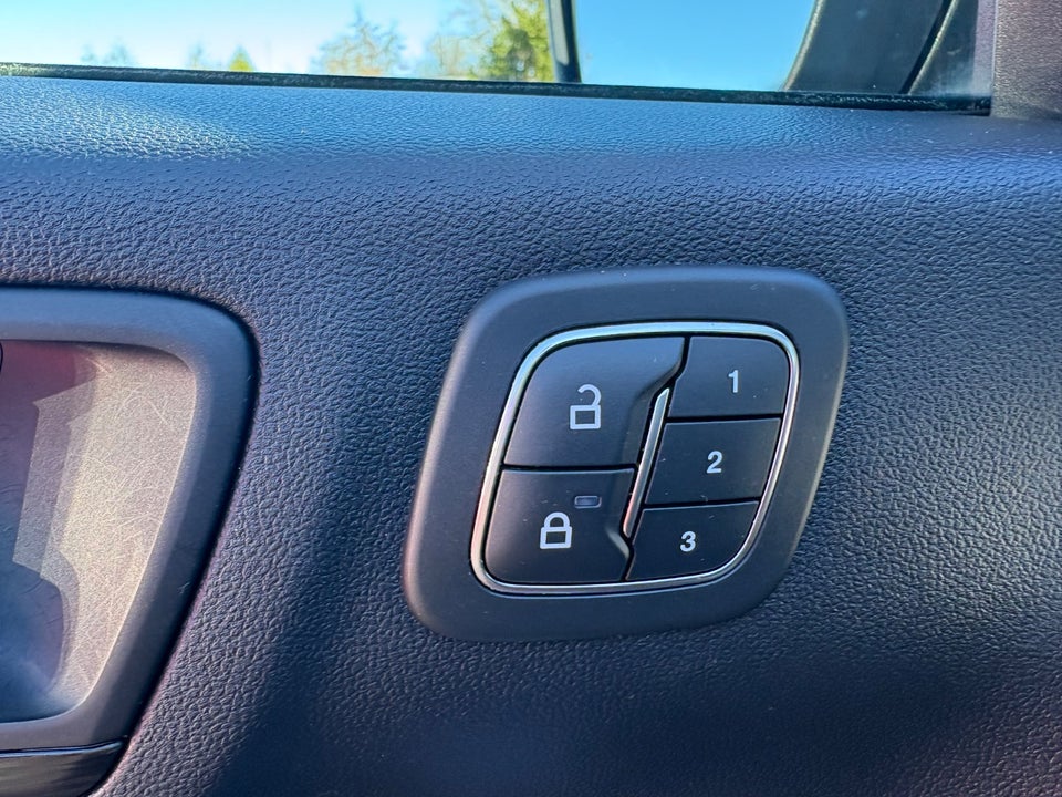 Ford Kuga 2,5 PHEV Vignale CVT 5d