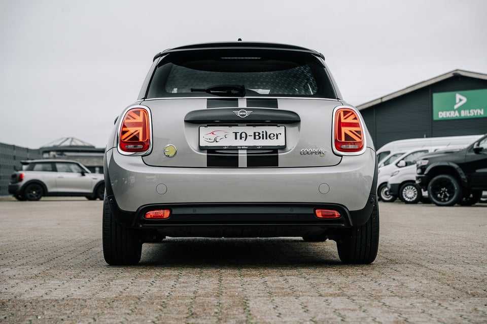 MINI Cooper SE Essential 3d