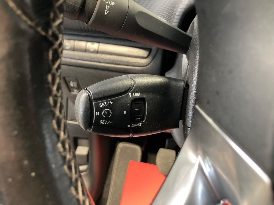 Peugeot 2008 1,2 e-THP 110 Allure Sky 5d