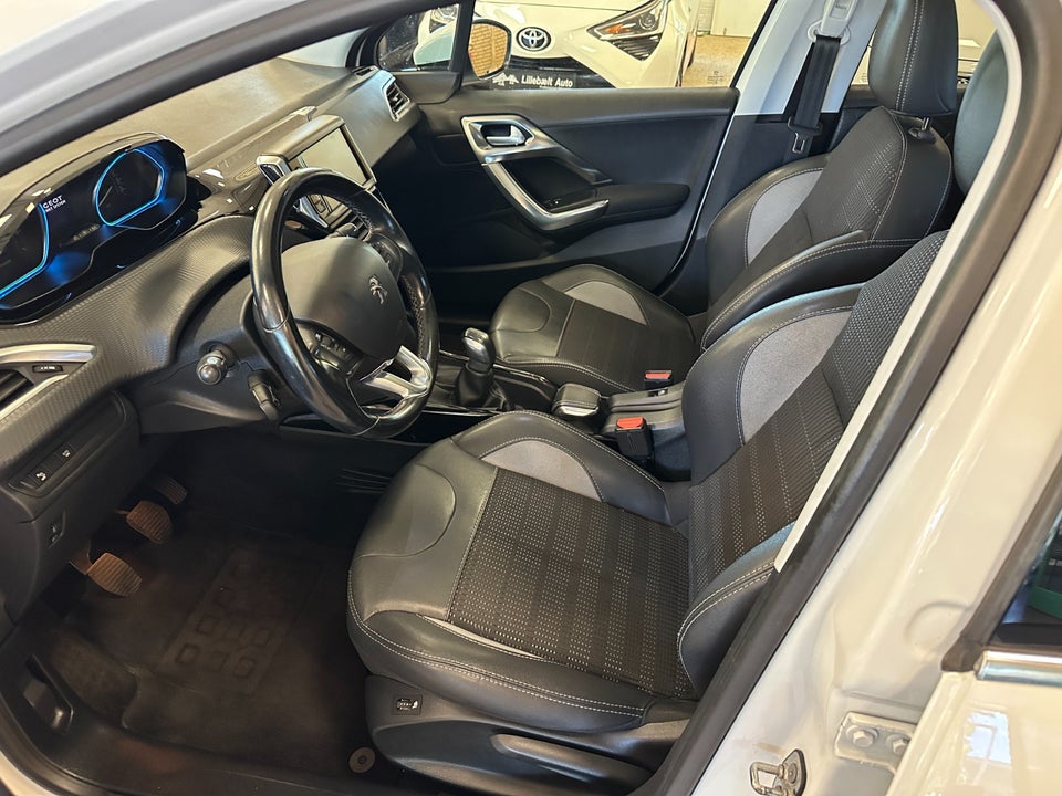 Peugeot 2008 1,2 e-THP 110 Allure Sky 5d