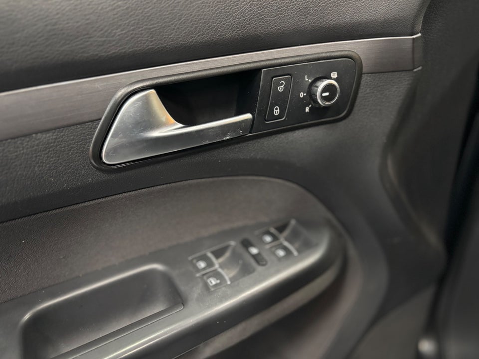 VW Touran 1,6 TDi 105 Comfortline DSG BM Van 5d