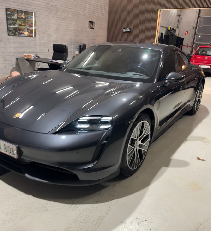 Porsche Taycan Performance+ 4d