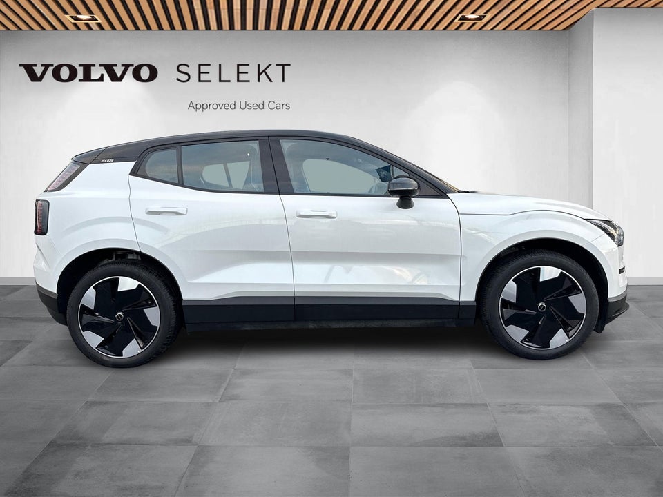 Volvo EX30 Extended Range Plus 5d