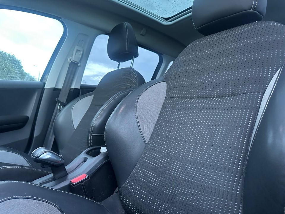 Peugeot 2008 1,6 BlueHDi 100 Allure Sky 5d