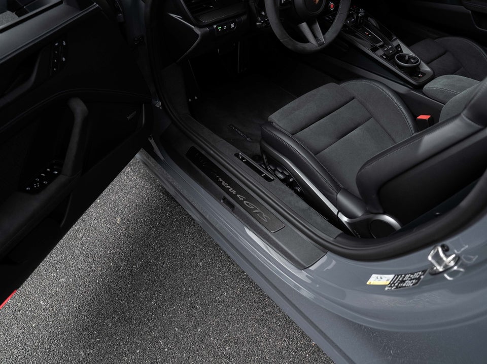 Porsche 911 Carrera 4 GTS 3,6 Cabriolet PDK 2d