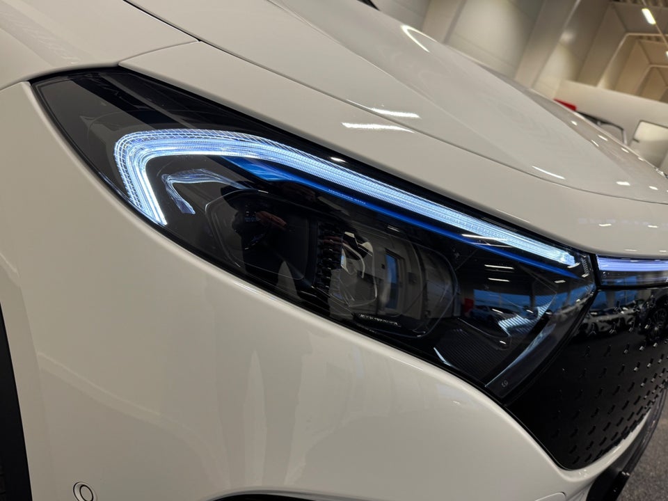 Mercedes EQA300 Progressive 4Matic 5d