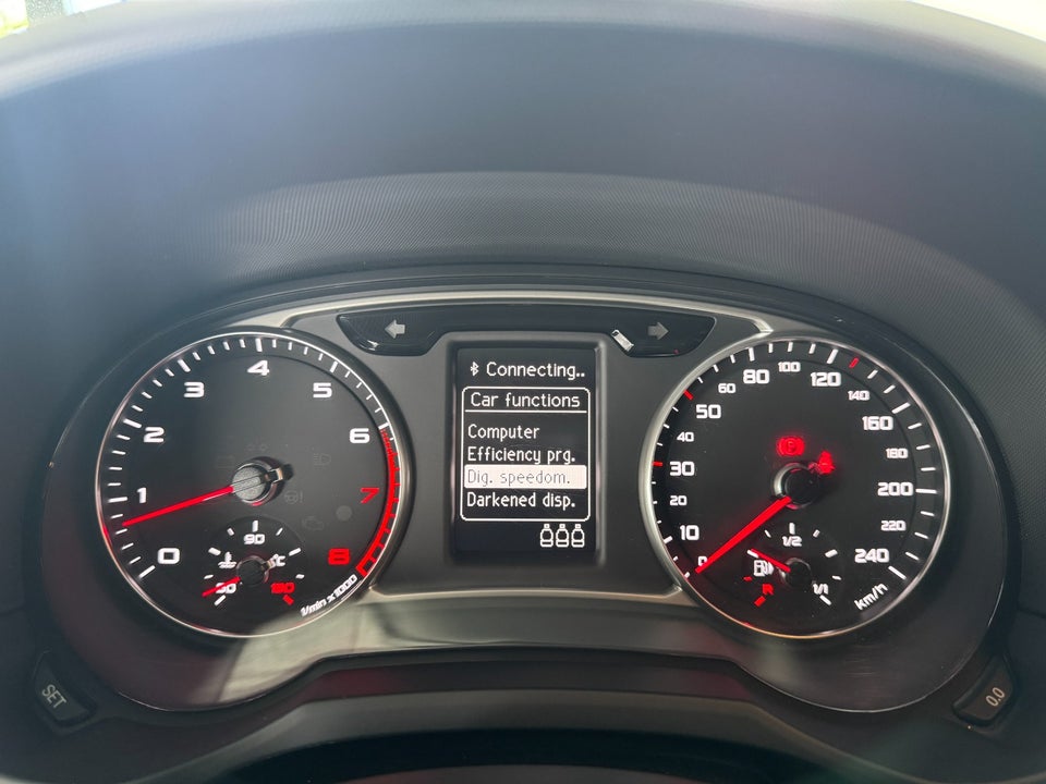 Audi A1 1,4 TFSi 122 Attraction Sportback 5d