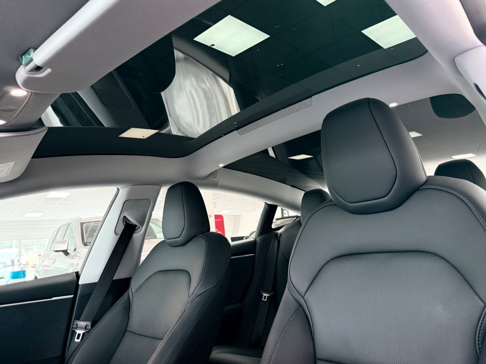 Tesla Model 3 Long Range AWD 4d