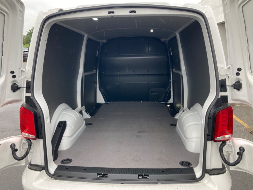 VW Transporter 2,0 TDi 150 Kassevogn DSG lang