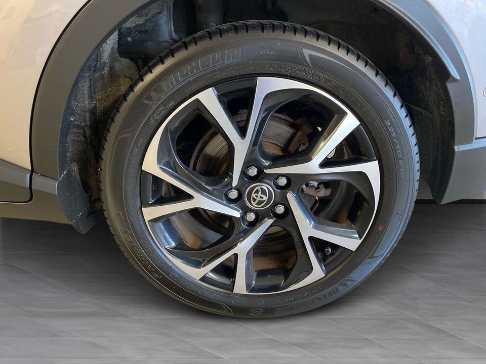 Toyota C-HR 1,8 Hybrid Premium Selected CVT 5d