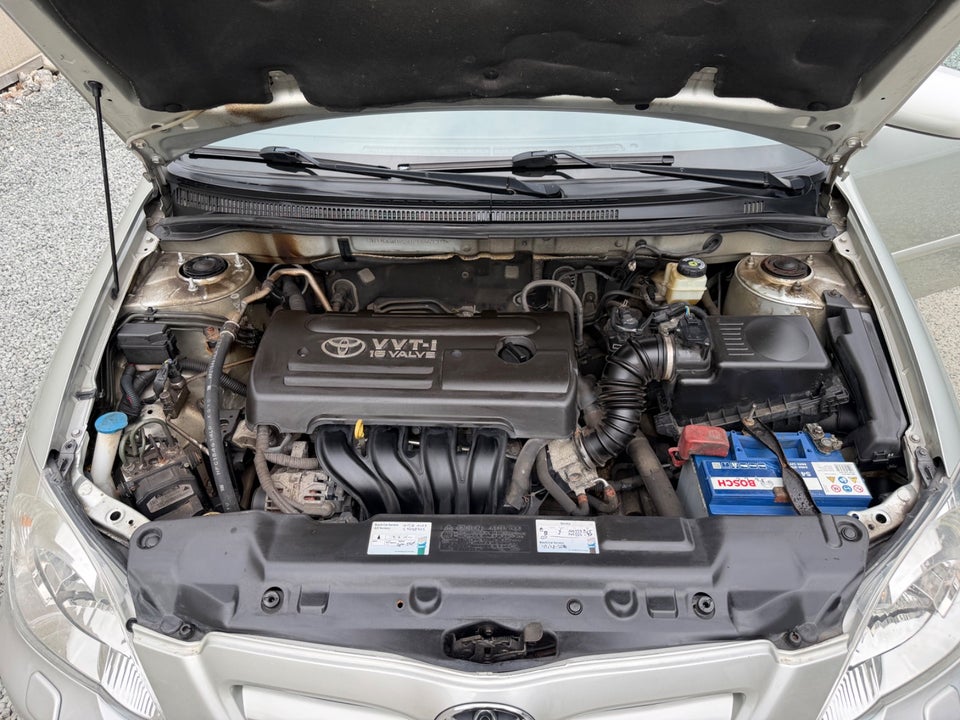 Toyota Corolla 1,6 Luna 5d