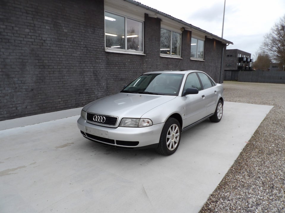 Audi A4 1,6  4d