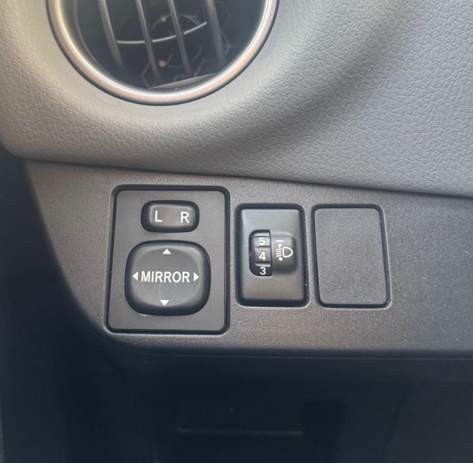 Toyota Yaris 1,0 VVT-i T2 Premium 5d