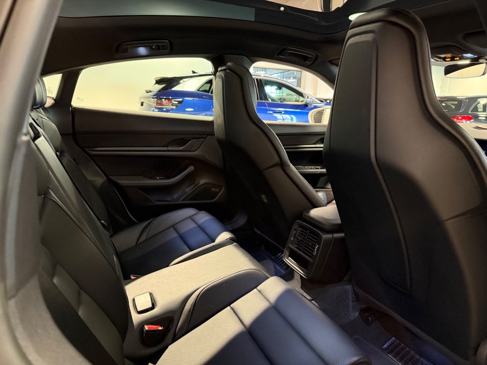 Porsche Taycan Performance+ 4d
