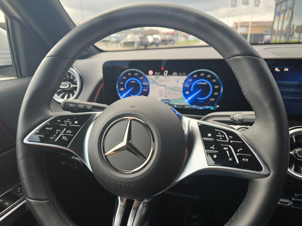 Mercedes EQB250+ 5d