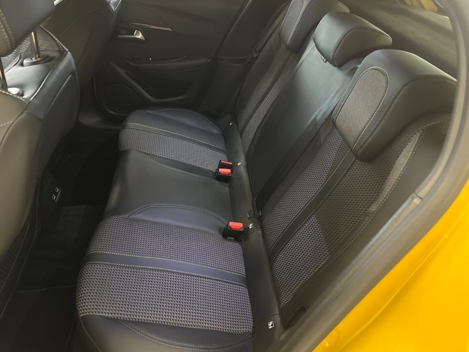 Peugeot e-208 50 GT 5d