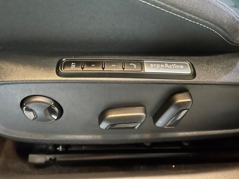 VW Golf VIII 1,4 eHybrid DSG 5d