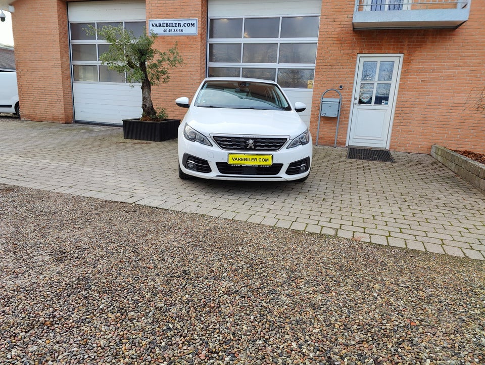 Peugeot 308 1,5 BlueHDi 130 Infinity Van 5d