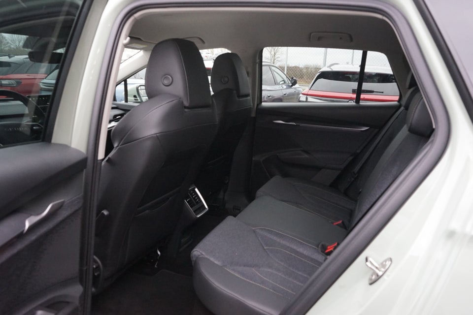 Skoda Elroq 85 iV Loft 5d