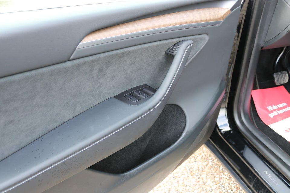 Tesla Model Y Long Range AWD 5d