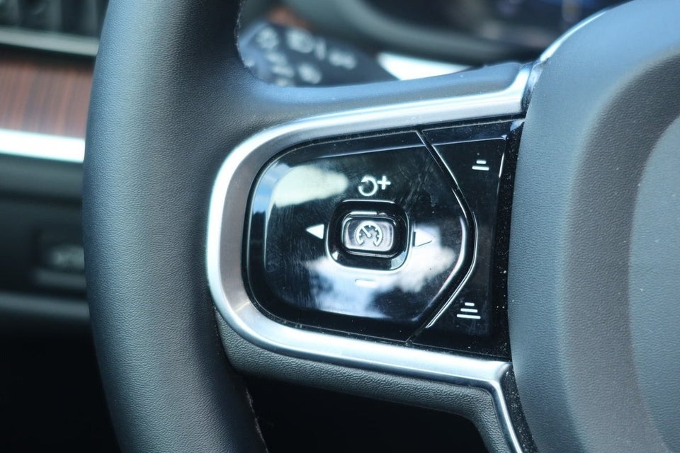 Volvo XC60 2,0 T8 ReCharge Ultimate Dark aut. AWD 5d