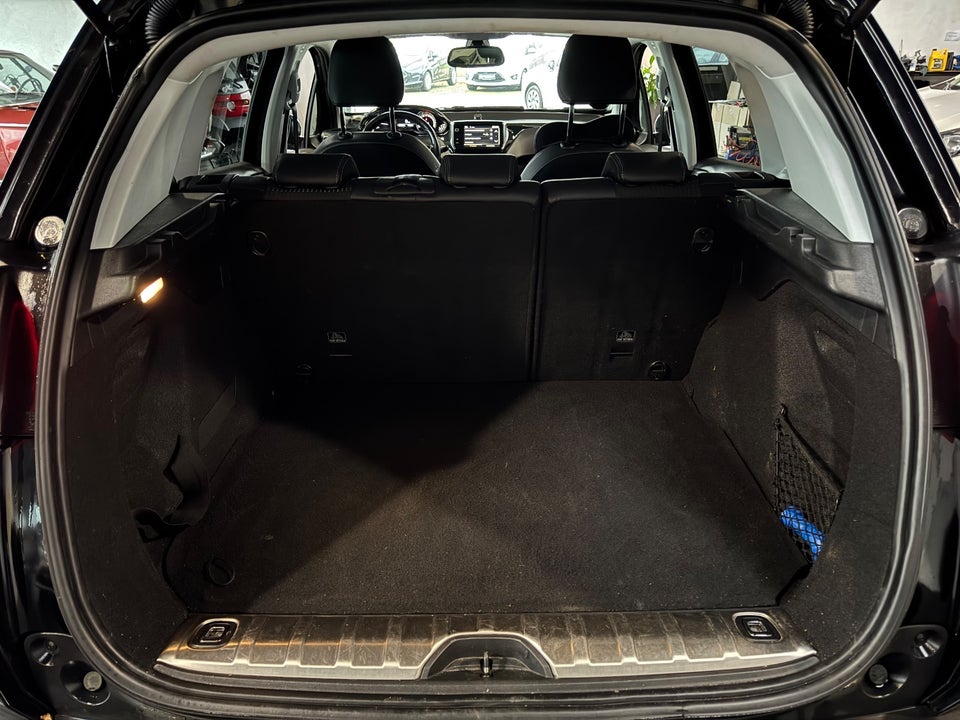 Peugeot 2008 1,6 BlueHDi 100 Allure Sky 5d