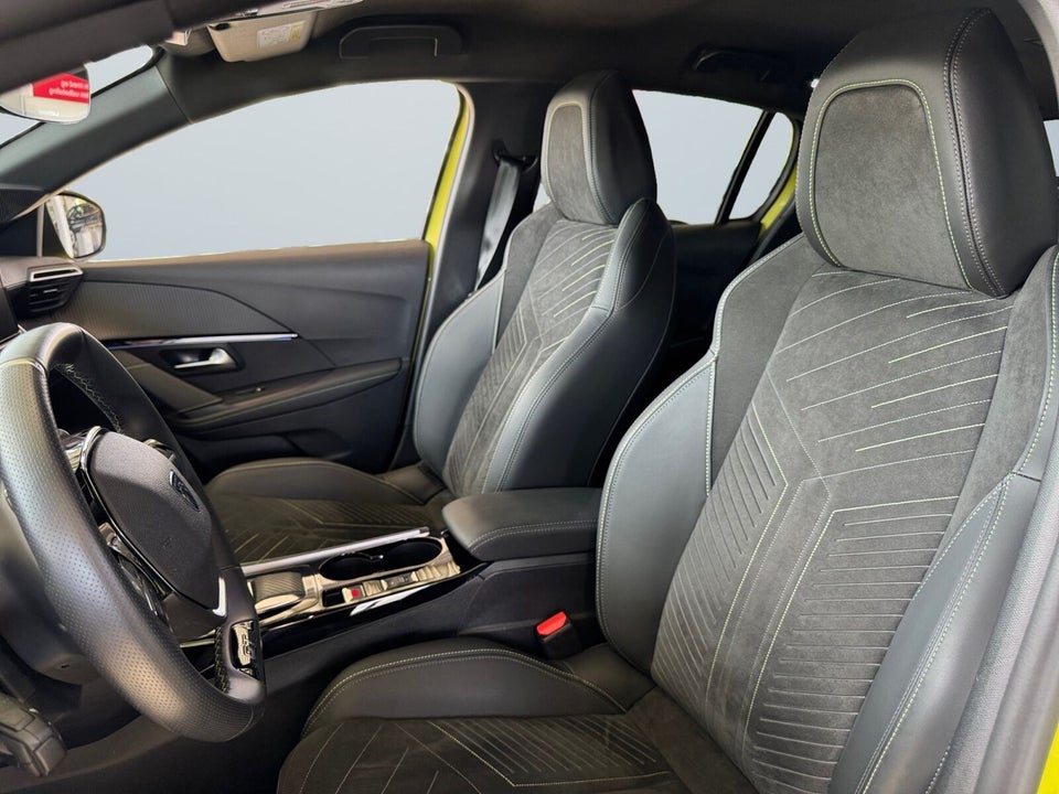 Peugeot e-208 54 GT 5d
