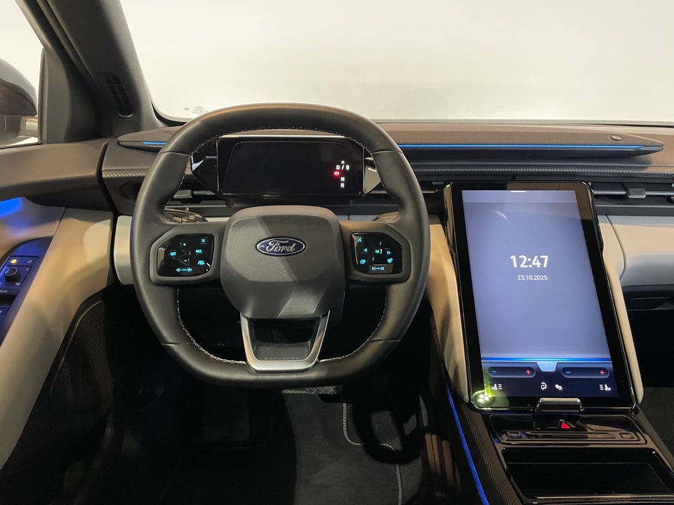 Ford Explorer 84 Premium Extended Range AWD 5d