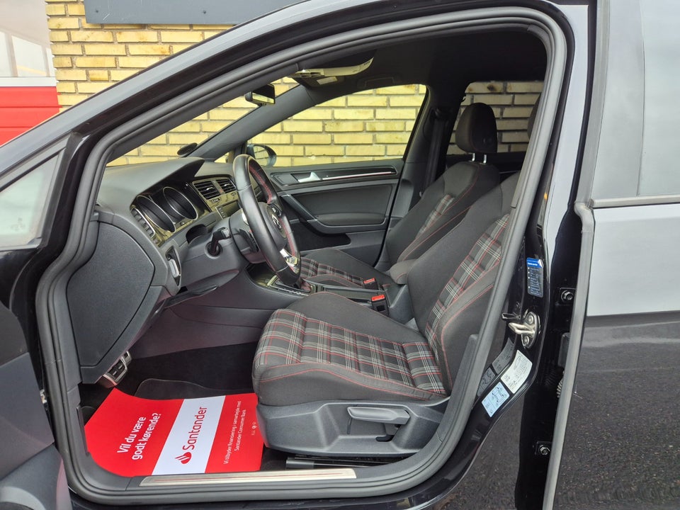 VW Golf VII 2,0 GTi DSG BMT 5d