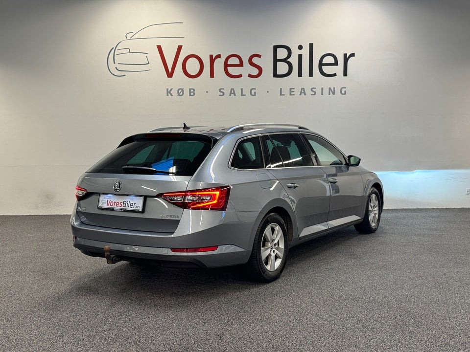 Skoda Superb 1,6 TDi 120 Style Combi DSG 5d