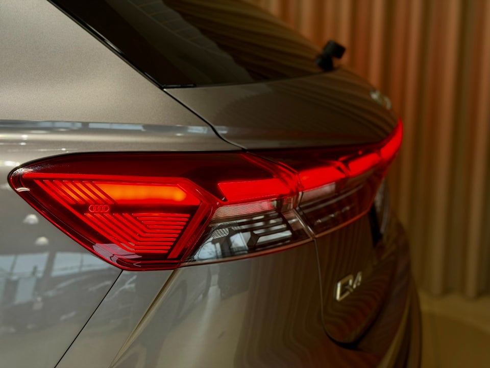 Audi Q4 e-tron 40 S-line 5d