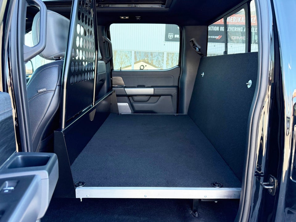 Ford F-150 131 Lightning Lariat Extended Range 4d