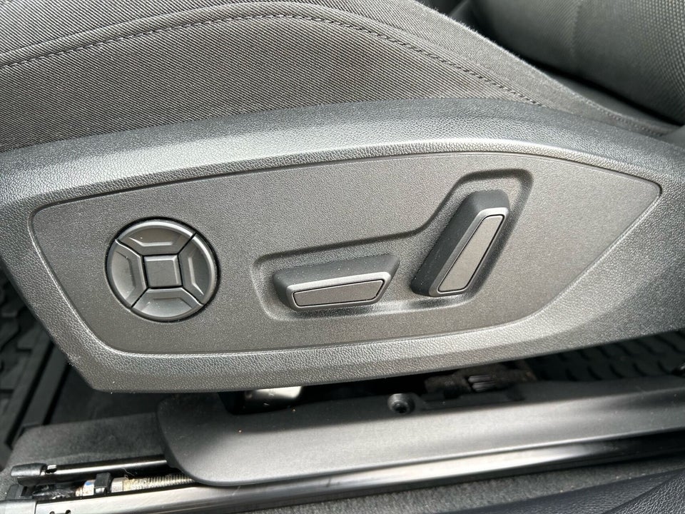 Audi Q3 45 TFSi e Attitude plus S-tr. 5d