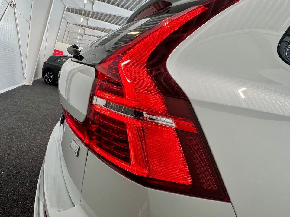 Volvo XC60 2,0 T8 ReCharge Plus Dark aut. AWD 5d