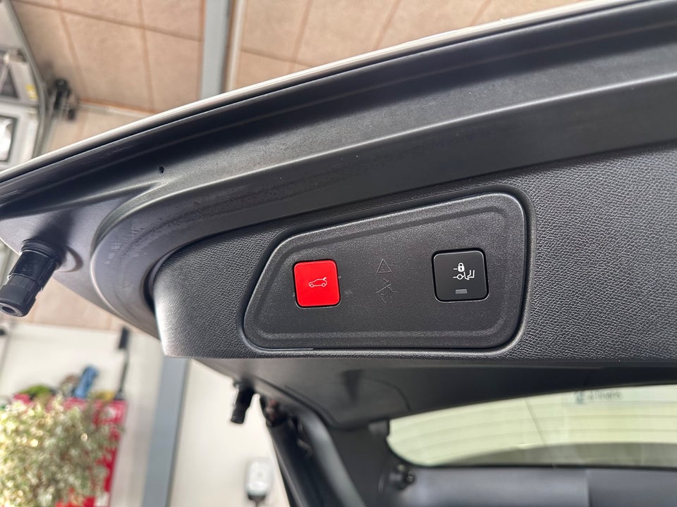 Peugeot 3008 1,6 Hybrid4 Allure Pack Limited EAT8 Van 5d