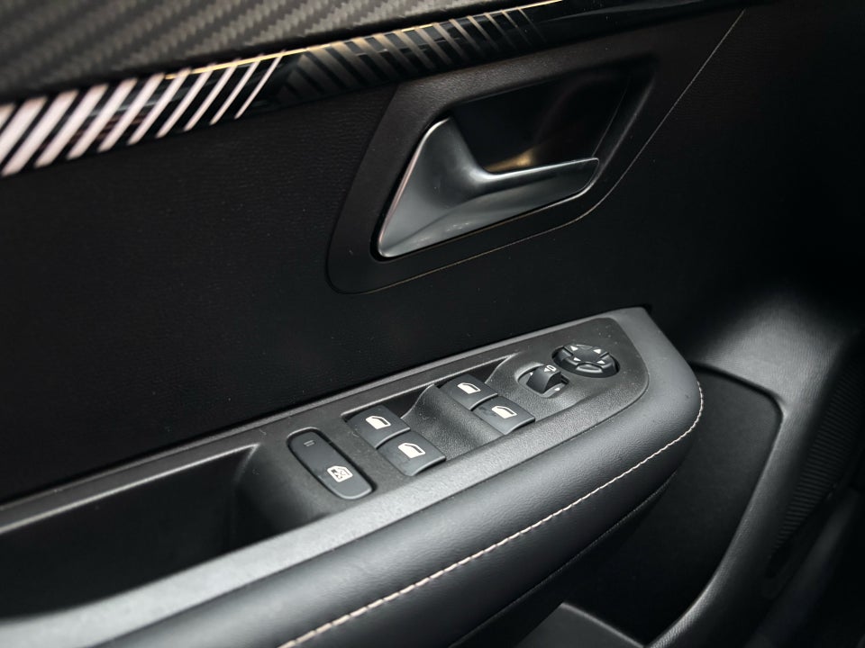 Peugeot 208 1,2 PureTech 100 Allure 5d