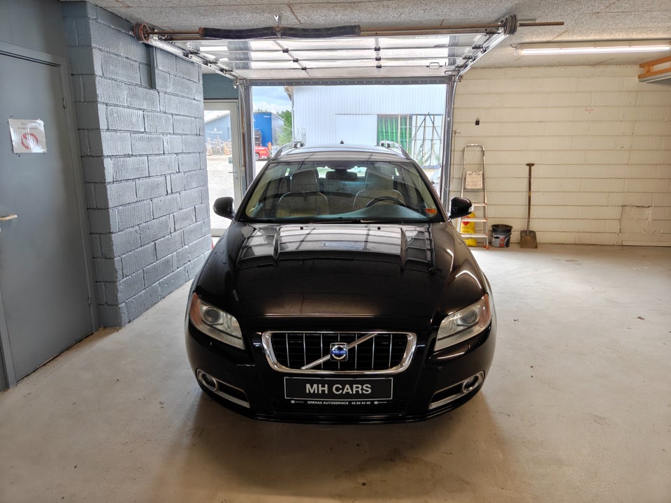 Volvo V70 2,5 T Momentum aut. 5d