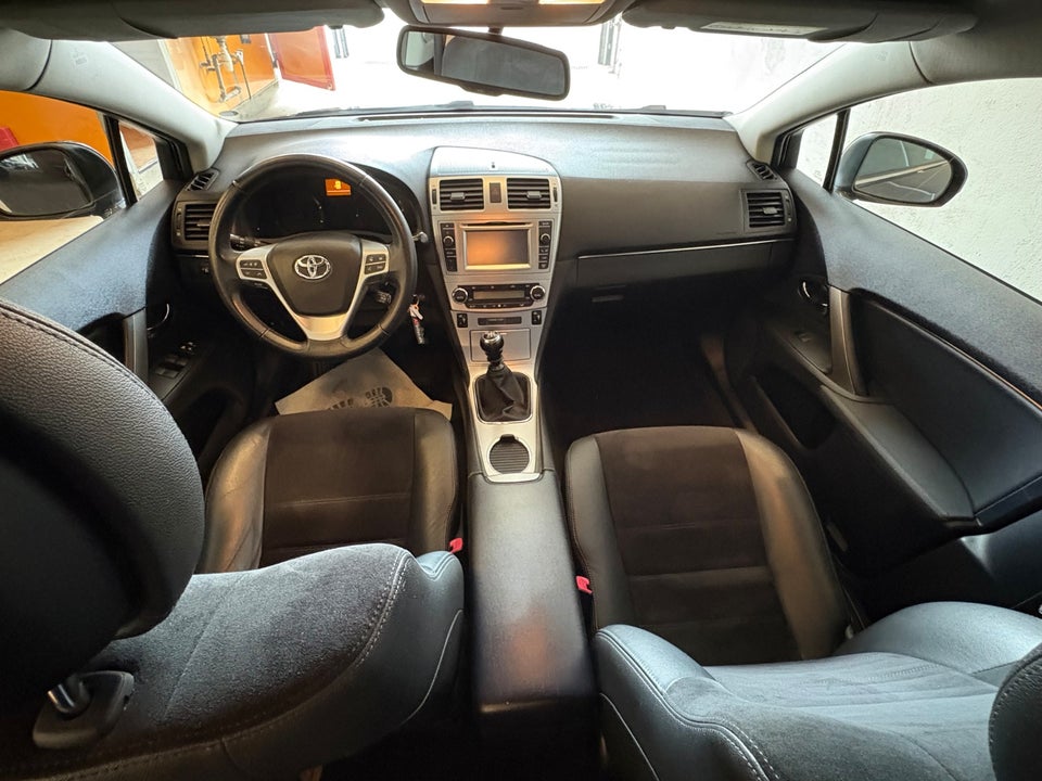 Toyota Avensis 1,8 VVT-i T3 stc. 5d