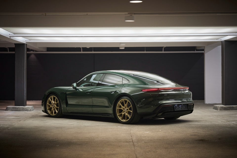 Porsche Taycan GTS Performance+ 4d