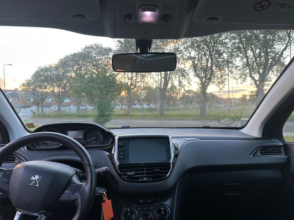 Peugeot 208 1,6 BlueHDi 100 Allure Sky 5d