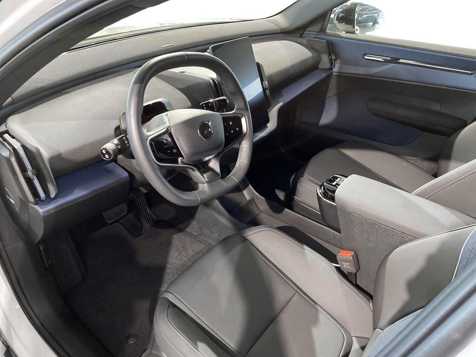 Volvo EX30 Extended Range Plus 5d