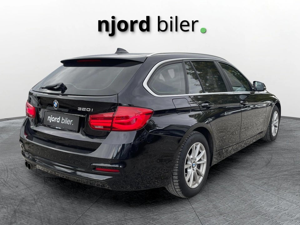 BMW 320i 2,0 Touring aut. 5d