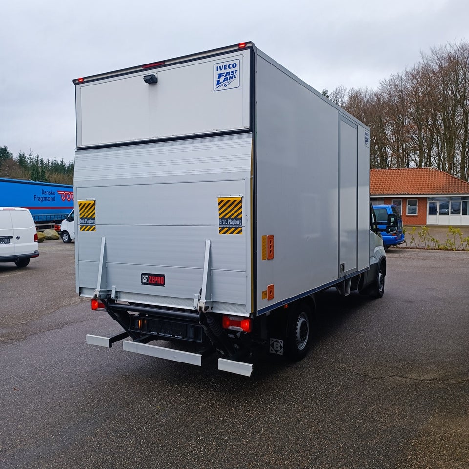 Iveco Daily 3,0 35S18 Box m/lift AG8 2d