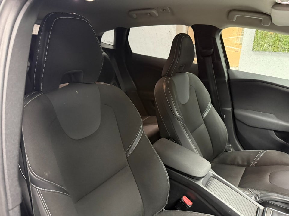 Volvo V40 1,6 D2 115 Momentum aut. 5d