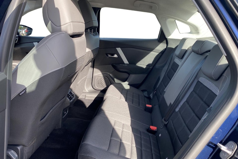 Citroën ë-C4 X 50 Plus 4d