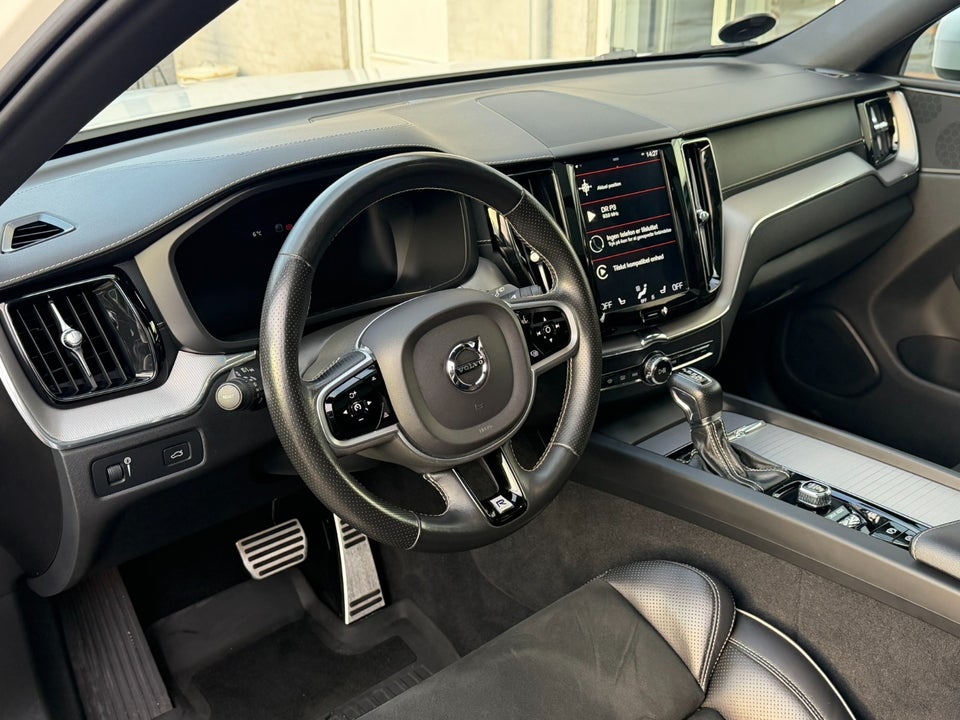 Volvo XC60 2,0 T5 250 R-Design aut. AWD 5d