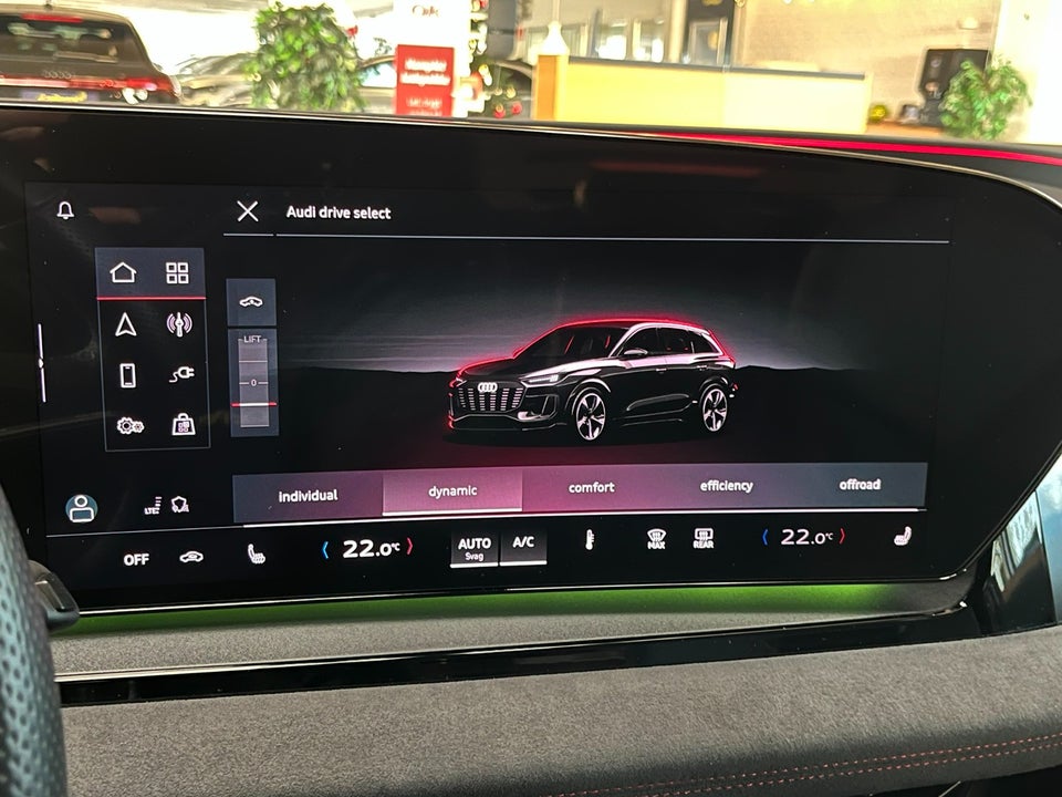 Audi SQ6 e-tron quattro 5d