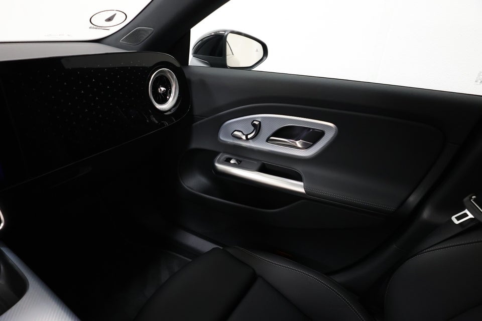 Mercedes CLA350 EQ 4Matic 4d