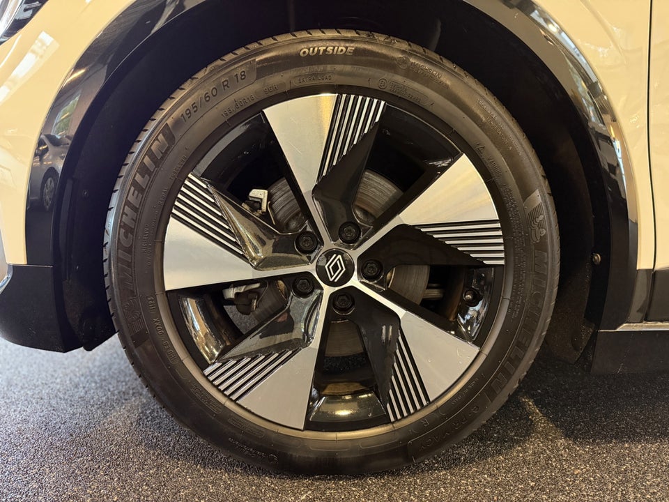 Renault Megane E-Tech 40 Equilibre 5d